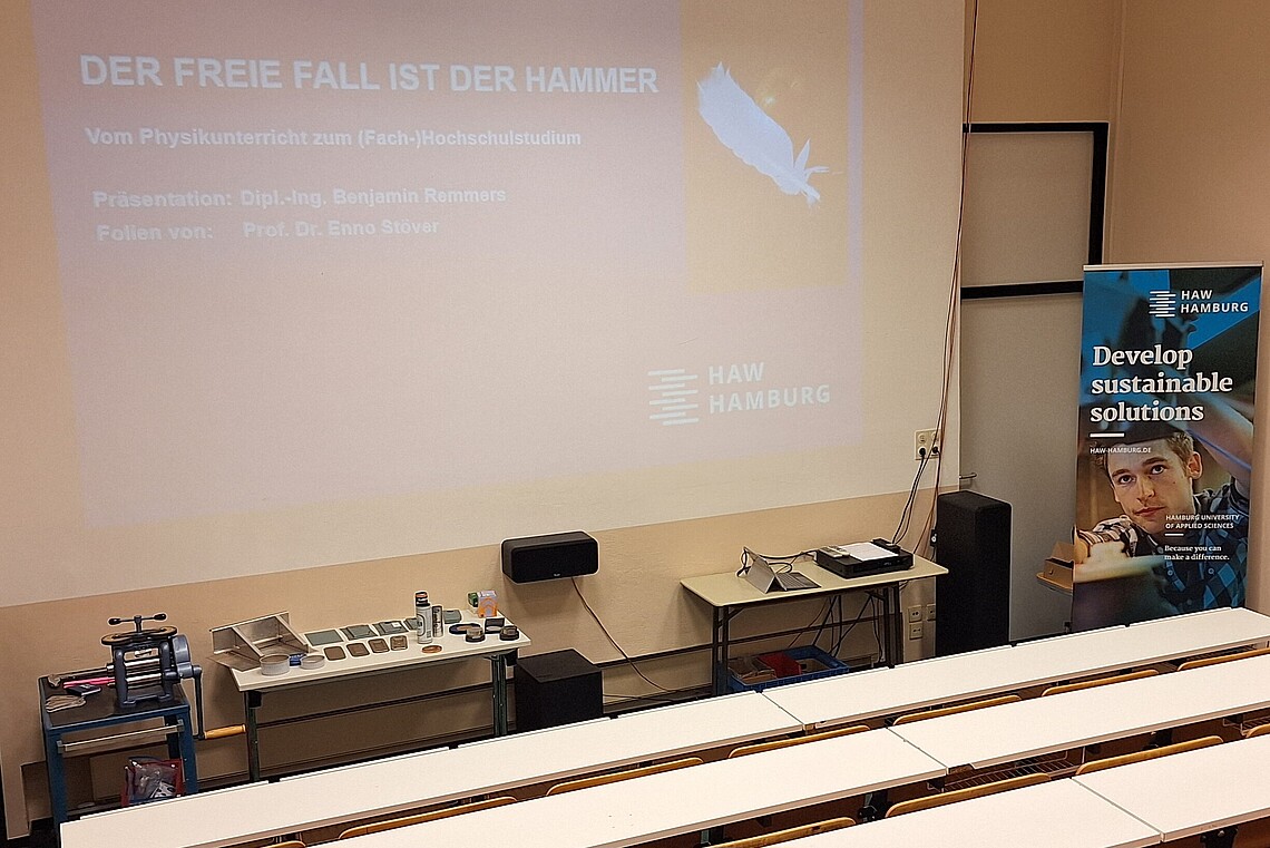 Dipl.-Ing. Benjamin Remmers hat zwei Tage lang am Festival MINT-Kultur:en die HAW Hamburg vertreten, Vorträge gehalten und Schüler:innen die Vorzüge der Hochschule näher gebracht.