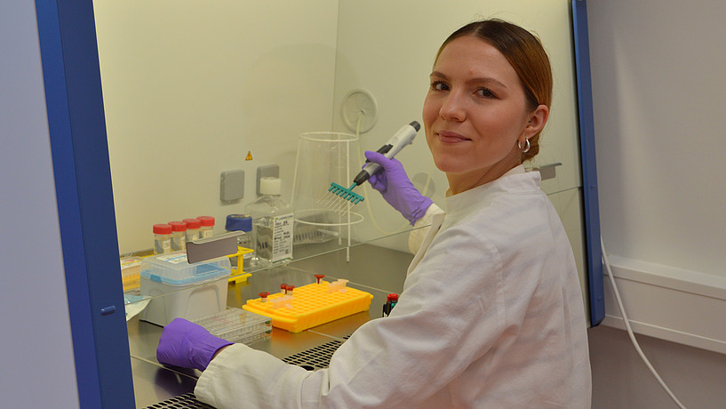 Diana Zeinetdinova Studentin im Labor